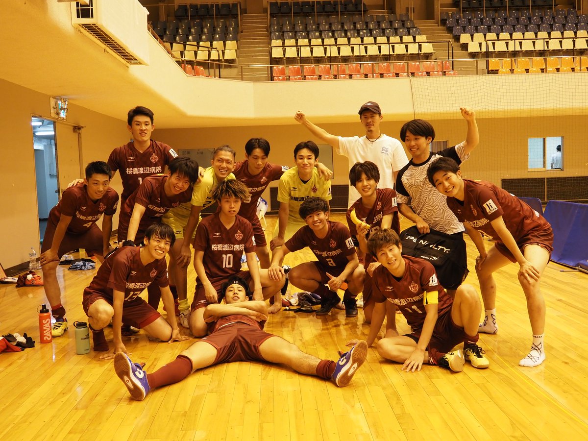 HeitaroSWH's tweet photo. 『関西リーグ第7節』
5-3 Win
vs 神戸大学
リーグ戦連勝🔥少しずつ選手同士がそれぞれのカラーを理解して順応していく。楽な試合は1つもないけどチームとしてまとまってきてるのかな。
これから大事な試合続くから練習からコンディション上げていってよ！
#関西リード
#SWH西宮
#神戸大学フットサル部 https://t.co/77X8VeU4nt