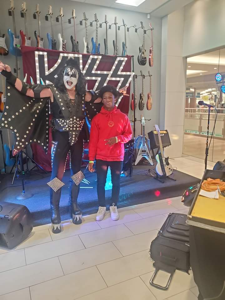 Cheritaford2's tweet photo. @kiss @Goldmine_mag https://t.co/S7KHmPqFj4