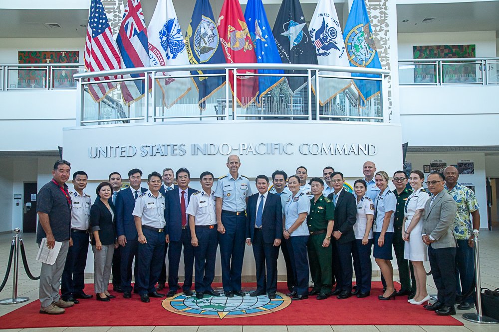 #JIATFWest hosted a delegation from the 🇻🇳Coast Guard, Counter Narcotics Police (C-04), Customs, & Border Guard. The team met w/ @USCGHawaiiPac, @cfedmha, @APCSS, @PearlHarborAvi, @NOAA, @DEALOSANGELES all focused on strengthening #CounterNarcotics & #interagency collaboration