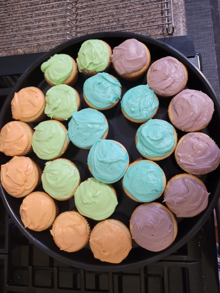 tchoupa_style's tweet photo. #SheBakes a rainbow. https://t.co/1zESJlR2Hb https://t.co/VkpVMHX1jy