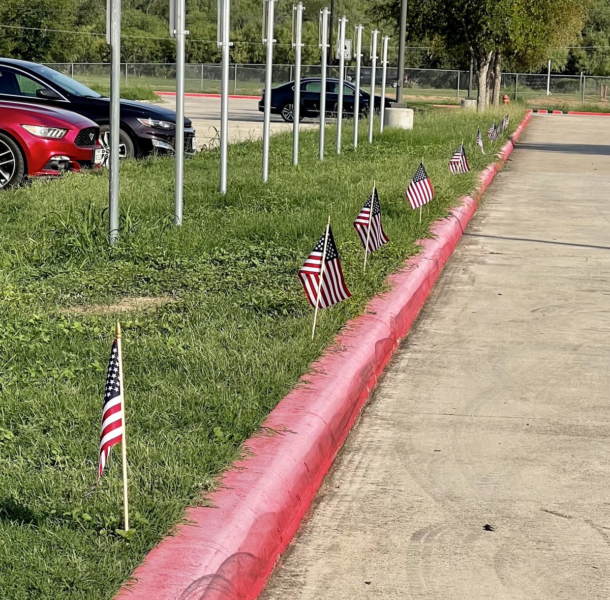 swisd_mcn's tweet photo. McNair MS Never Forgets 9/11. #ChallengerFamily #NeverForget https://t.co/UNh7OIoE6w