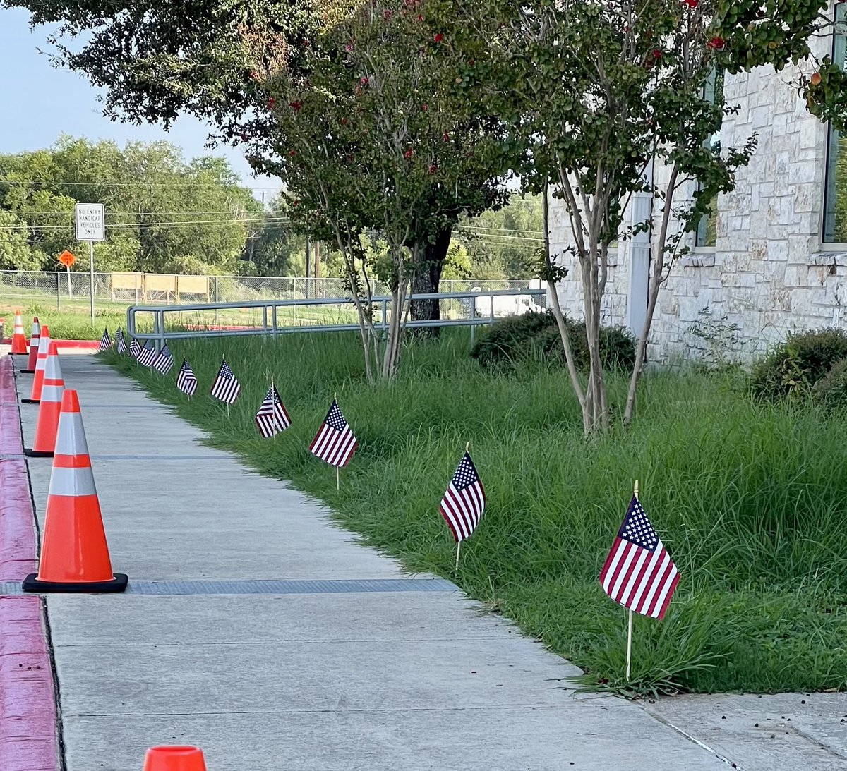 swisd_mcn's tweet photo. McNair MS Never Forgets 9/11. #ChallengerFamily #NeverForget https://t.co/UNh7OIoE6w