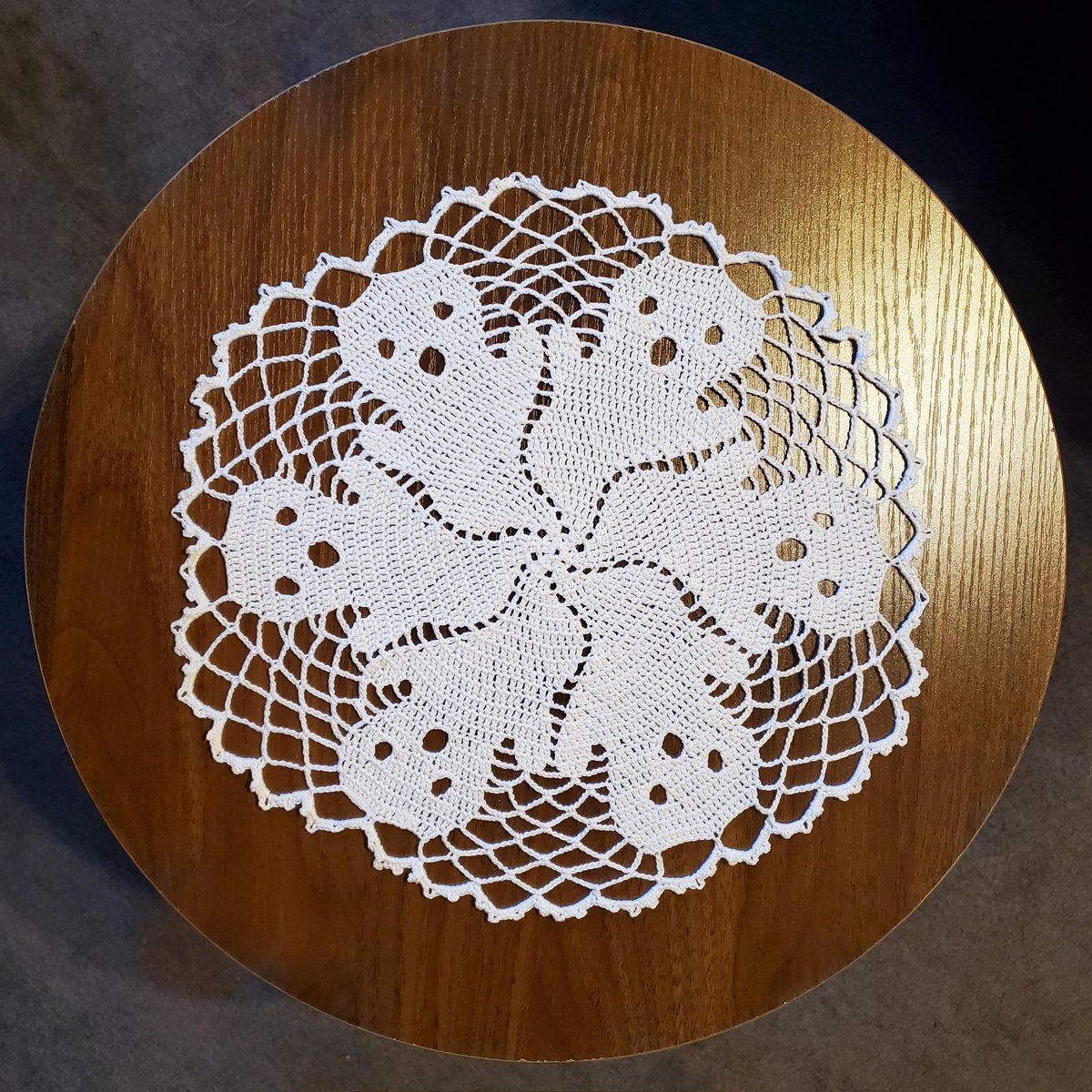 Leamony's tweet photo. I made a ghost doily https://t.co/QlbuNDOsD9