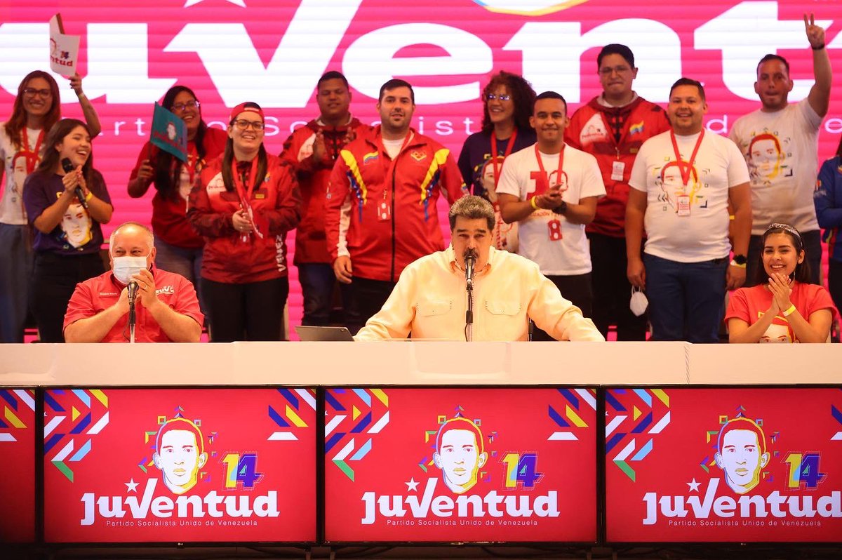 nicmaduroguerra's tweet photo. La @JuventudPSUV formada al calor de las enseñanzas del Comandante Chávez y la conducción del presidente @NicolasMaduro transita con optimismo el camino de bienestar y felicidad, ese que estamos construyendo para nuestros hijos e hijas. ¡Viva la juventud de Venezuela! https://t.co/AlZu0kje9h