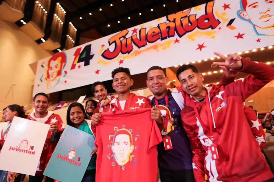 La <a href="/JuventudPSUV/">Juventud PSUV</a> debe ser la vanguardia en la lucha por una nueva moral, ética republicana, bolivariana, de honestidad, de transparencia y humildad. Le pido a la juventud ser puros, transparentes y sencillos. No abandonen la energía de cambiar al mundo y construir el socialismo.