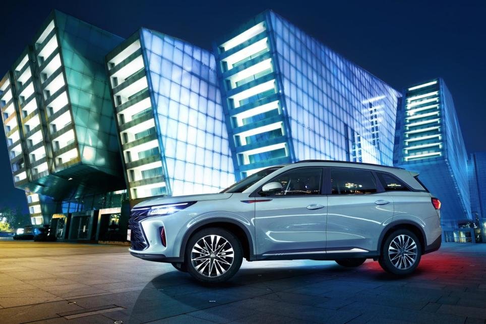 SokonGroup's tweet photo. The night falls and the FENGON 600 is ready for another occasion and character apart from its daytime business persona.
Further info: https://t.co/flLiJqfu2v
#FENGON600 #DFSK #DONGFENG #FENGON #SUV #vehicle #motor #auto #Glory https://t.co/z5GBaeo2ww