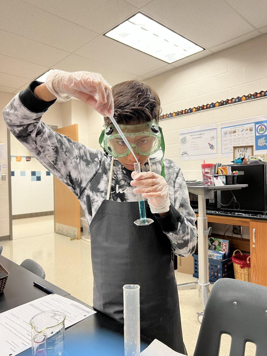 MrsDiamondLCPS's tweet photo. 6th graders did a great job measuring for their rainbow lab @JML_MS_Official https://t.co/9e7aXtdRxr