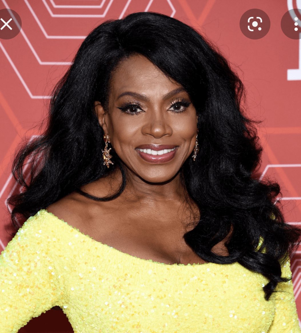 SoRandomTrina's tweet image. Sheryl Lee Ralph!!! That’s the post. My soul is smiling! Congrats! #Emmys2022