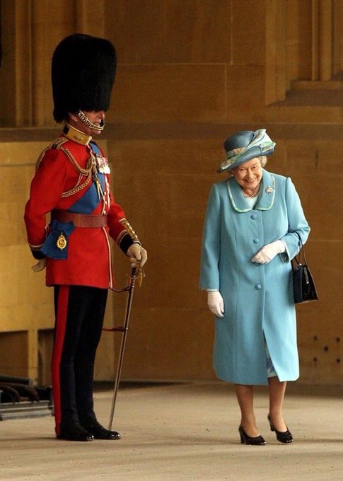 LibraryCampaign's tweet photo. Whatever you think of the monarchy, note how - yet again - libraries emerge as THE shared public space, the natural place to have a book of condolence for all who want to take part... https://t.co/0ZbNxNUQcQ