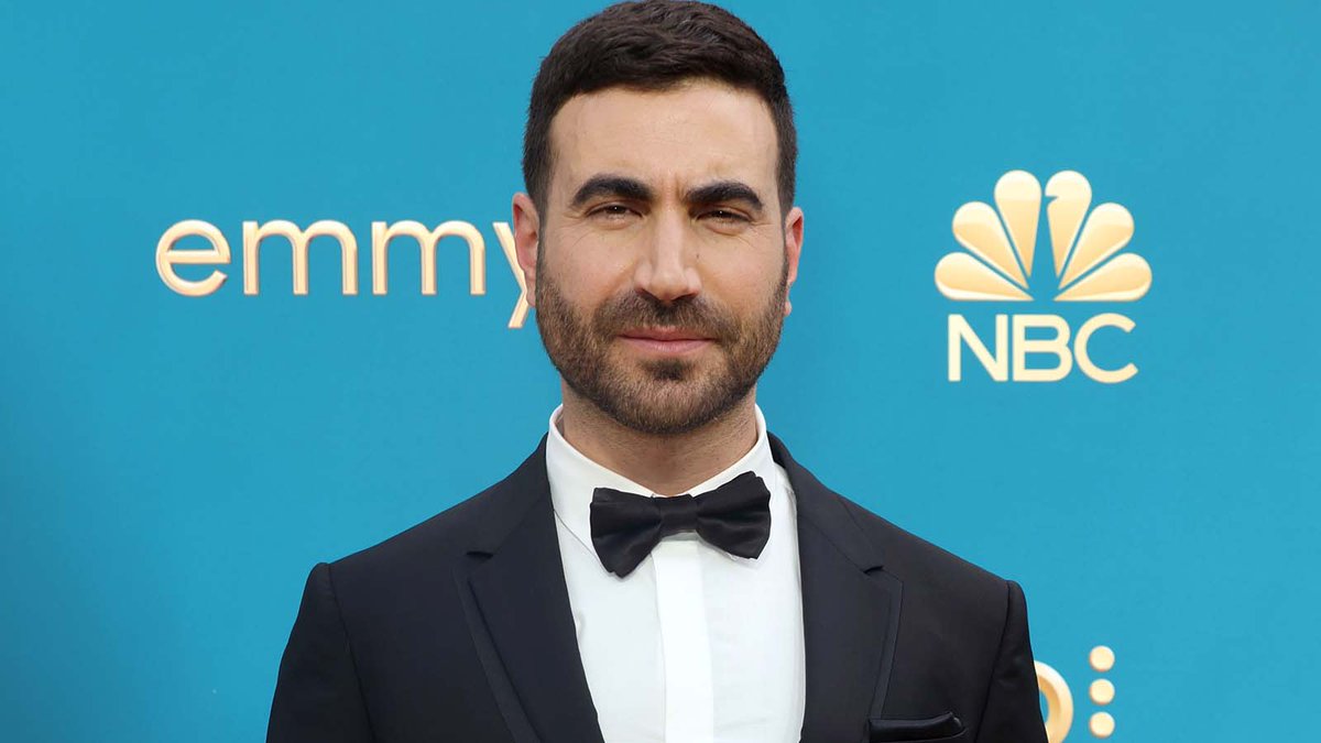 TVGuide's tweet photo. ROY KENT! He's here! He's there! He's a two-time Emmy winner ROY KENT!! Brett Goldstein won Best Supporting Actor in a Comedy Series #Emmys2022 https://t.co/LEbFS8wJiB https://t.co/zNV2nfqIBP