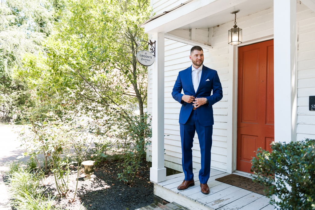 Did you know that at Heartwood Hall, the groom and groomsmen have their own space tucked away from everything else to hang out, relax, and prepare for the big day? The groom is a big part of the wedding day too - we can't forget about him! 😉⁣
⁣
Venue ◦ @heartwoodhallweddings