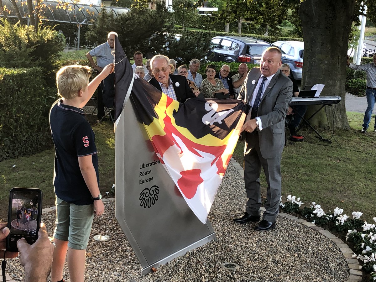 Gisteren was het 78 jaar geleden dat de Amerikaanse bevrijders de Nederlandse grens overstaken. Tijdens de herdenking werd een Vector of Memory in gebruik genomen 1/2 <a href="/EijsdenMar/">Gemeente Eijsden Mar</a> <a href="/limburg/">Provincie Limburg</a> <a href="/VisitZL/">Visit Zuid-Limburg</a> <a href="/LimburgMrktng/">Limburg Marketing</a> @lre_foundation <a href="/vfondsvrede/">Vfonds</a>