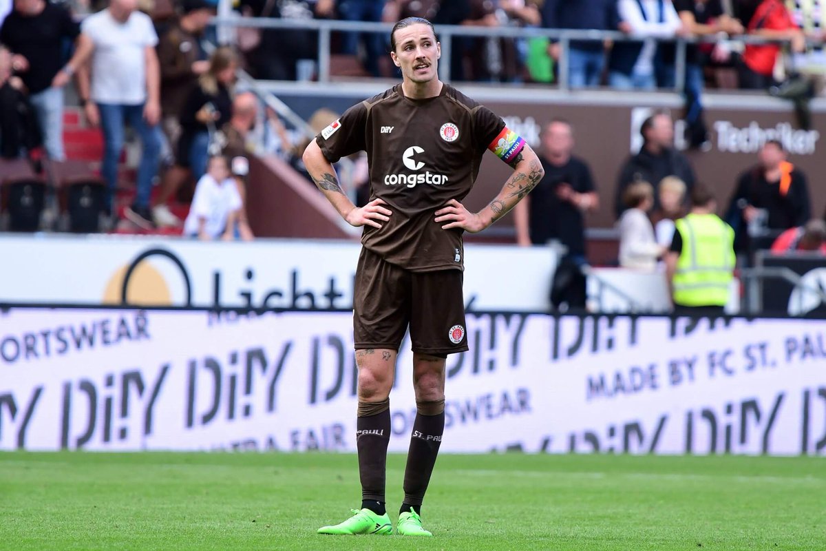 MillernTon's tweet photo. 8. Spieltag / Nach dem Spiel @fcstpauli – @sv_sandhausen 1-1:
@bltgrtsche wieder im Gespräch mit @CDSandhausen (Stefan).
🎧👉🏼 https://t.co/Te9JyLdnYw
#FCSP #svs #FCSPsvs #sandhausen #svs1916 #wirechtanders #Bundesliga2 #LigaZwei #2Liga #Podcast
—————
(📸 @PeteBoeh) https://t.co/z5EghbGZ8w