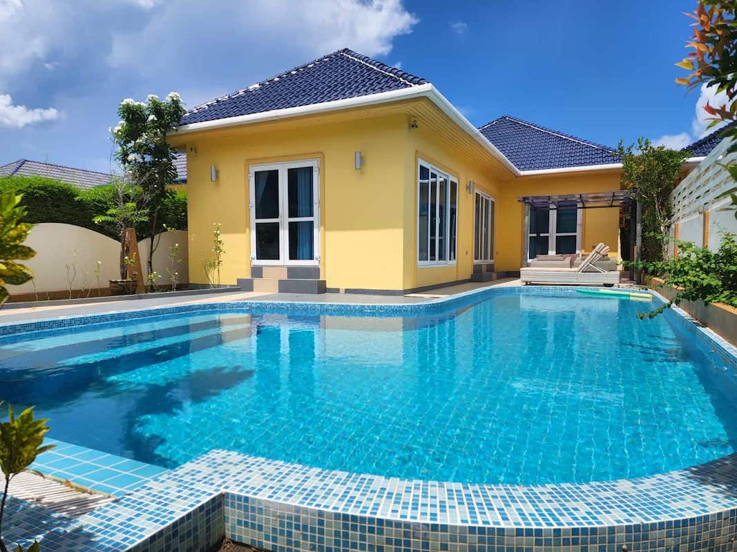 SiamExProperty's tweet photo. 𝟑 𝐁𝐄𝐃𝐑𝐎𝐎𝐌 𝐏𝐎𝐎𝐋 𝐕𝐈𝐋𝐋𝐀 𝐅𝐎𝐑 𝐒𝐀𝐋𝐄
𝐢𝐧 𝐑𝐚𝐰𝐚𝐢, 𝐏𝐡𝐮𝐤𝐞𝐭
https://t.co/nKLQUT587E
info@siamexpatproperty.com
#thailand #phuket #realestate #villaforsale #property  #investment #phuketthailand #bangkok #propertyinvestment #phuketisland #phuketproperty https://t.co/enfrnUYyEF