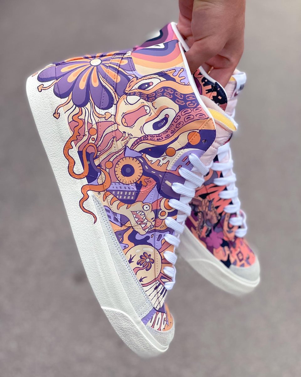 taicustomkickss's tweet photo. The otha side of this pair🎨 #customshoes #ArtistOnTwitter https://t.co/GGCIRSmtca