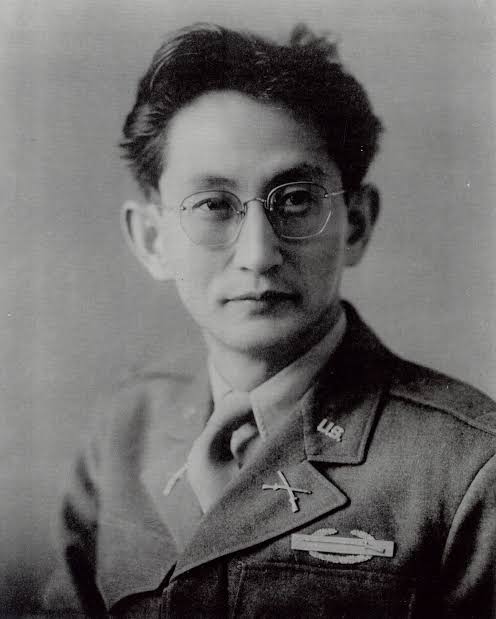 米軍て唯一他国軍装の中でも 日本人が着ても似合うから好き

また、米軍制服は警察や自衛隊の制服のルーツにもなってるから親近感が湧く 