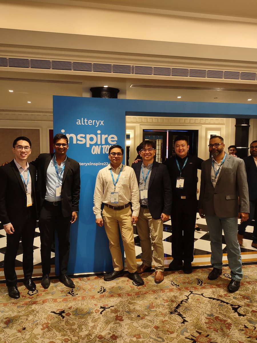 subbudas23's tweet photo. With the Alteryx + Standard Chartered team @alteryx  #inspireontour https://t.co/5Cckvm9UHw