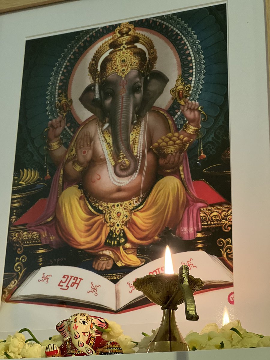 Tanging ligaya ko ang awitan Ka, Tagapagbukas ng Daan! Hanggang sa muli, mahal naming Lakan! 

#GaneshChaturthi2022