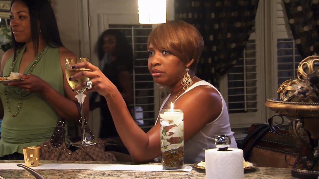 randomlyrj_'s tweet photo. Why do they always think that pooping jokes and pooping scenes in BL are funny???? Cuz let's be clear, IT'S NOT. It's gross and tacky and unnecessary. 😫 #WorkFromHeartEP2 https://t.co/QpSnP1n9oA