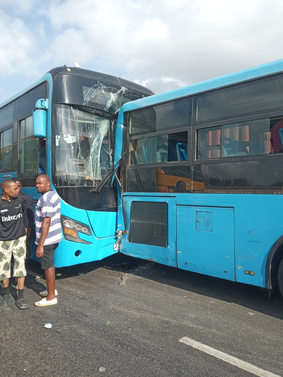 kirigitim's tweet photo. Asubuhi ya leo #Mbezi
Pole sana anko @Adventure_36 kikubwa mmetoka salama...🥺😥 https://t.co/v5BYXl3sx5