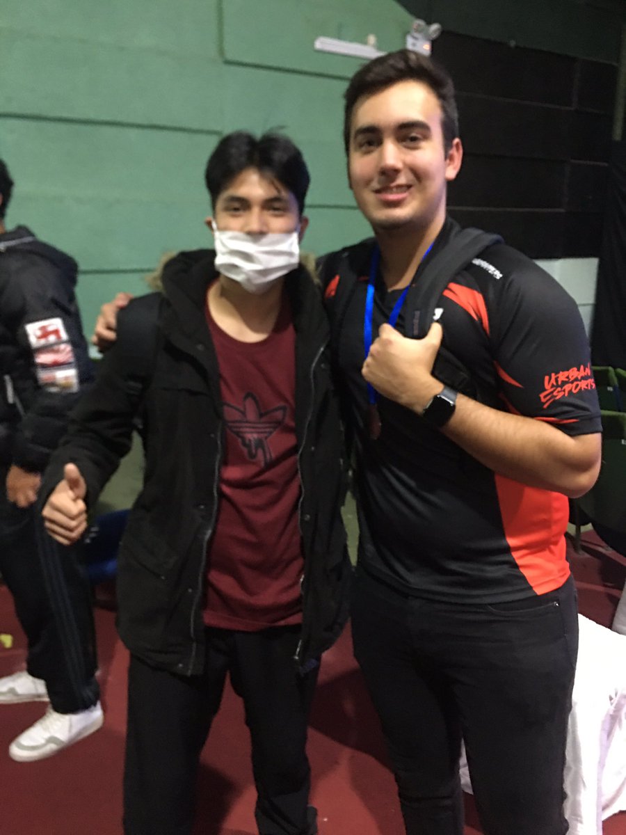 Tuve una foto , una firma en mi celular y vi sus partidas en vivo del gran <a href="/Mini__CR/">Mini™️</a> ❤️un gustasooo conocerlo en persona y gracias a <a href="/CrisLyan0/">crís_lчαn🇨🇱</a> por la gran foto ❤️ y al grande de <a href="/LeoVargas1616/">⭐️Leo;Vargas⭐️</a> por su campeonato y por la foto ❤️