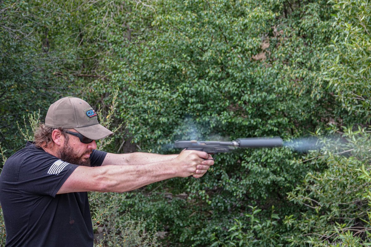 coldboremiracle's tweet photo. I love @sigsauerusa pistols, if you look close you can see this one came from West Germany. What a classic piece of beauty, running smooth with the @silencerco Octane 45.
#coldboremiracle #freelancesharpshooter #sigsauer #p220 #silencerco #octane45 #guns #suppressed https://t.co/eSt2AVibKR