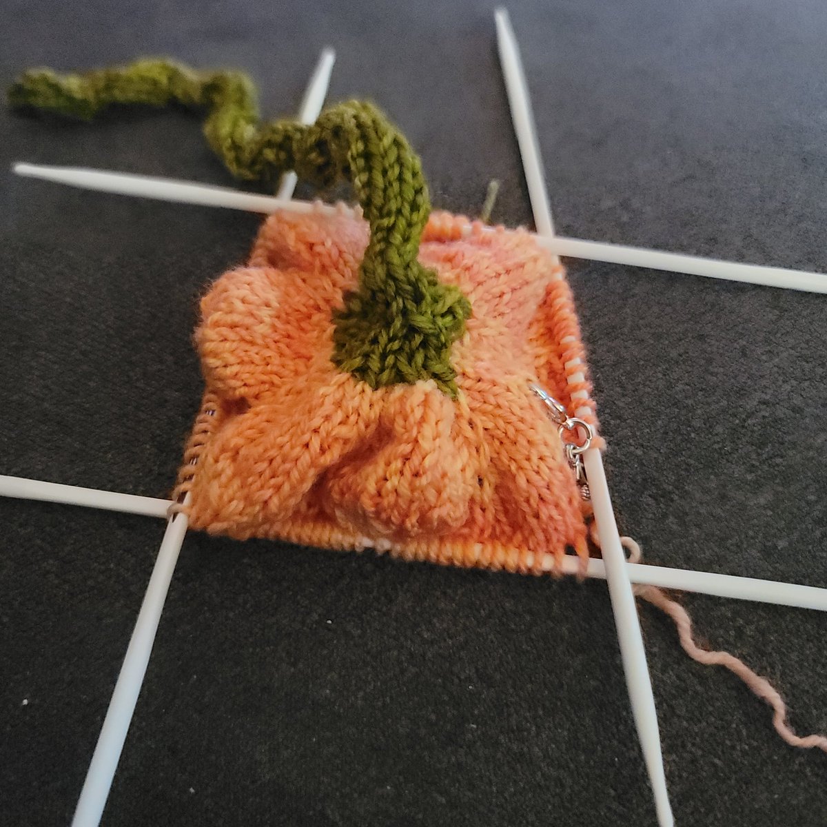 Obligatory "I'm sad, so I'm doing all the cozy things" post of my in-progress knit pumpkin 🎃🍂
#knitting #wip #cozy #AutumnVibes
