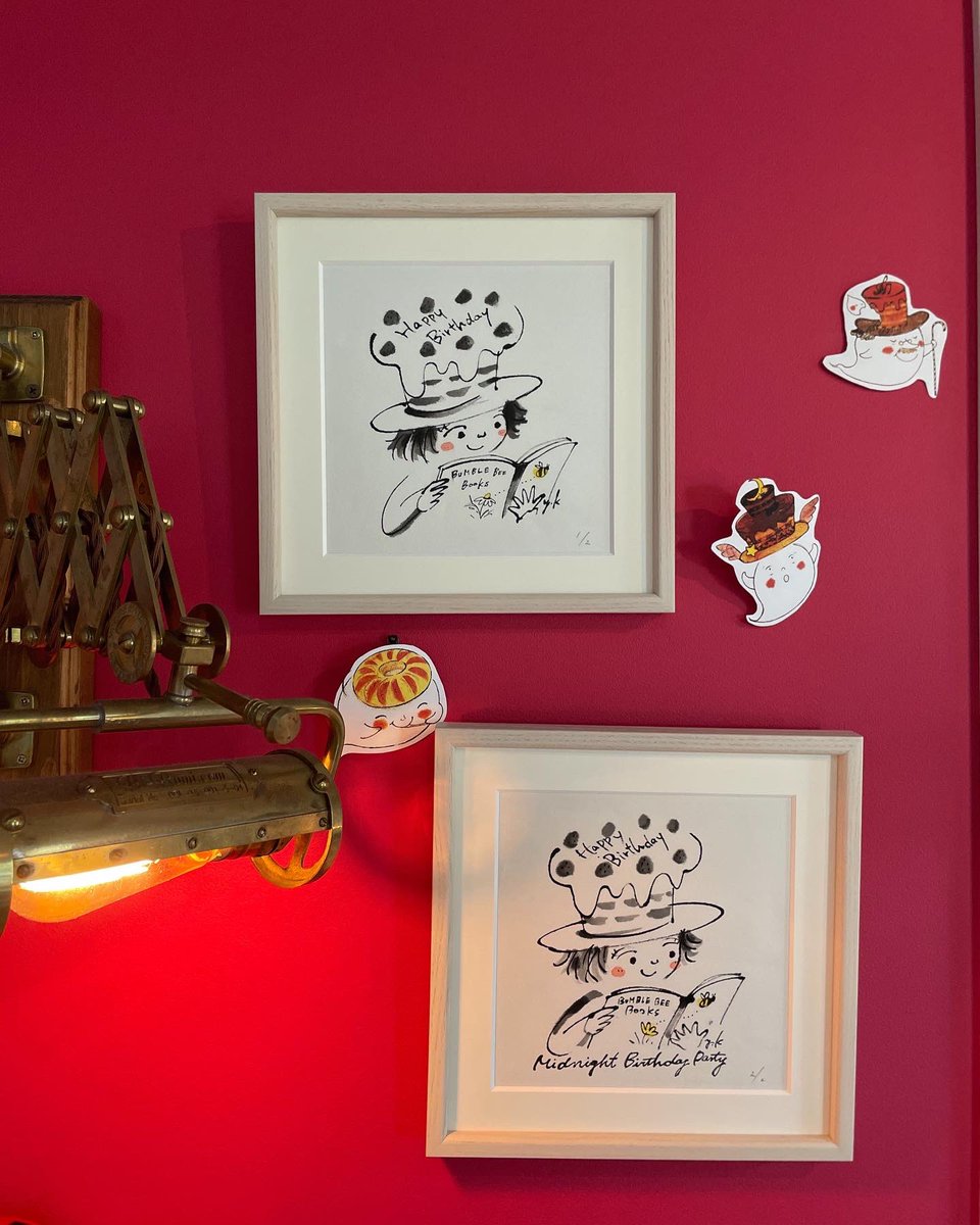 bumble_beebooks's tweet photo. あたんちゃんの原画は２つとも行き先が決まりました！
お店の滞在はあと半月。愛でておこう。

ご検討くださった方々もありがとうございました🥰

@tsukiyoco 
@nijinoehonya https://t.co/DIa7ubeU5x