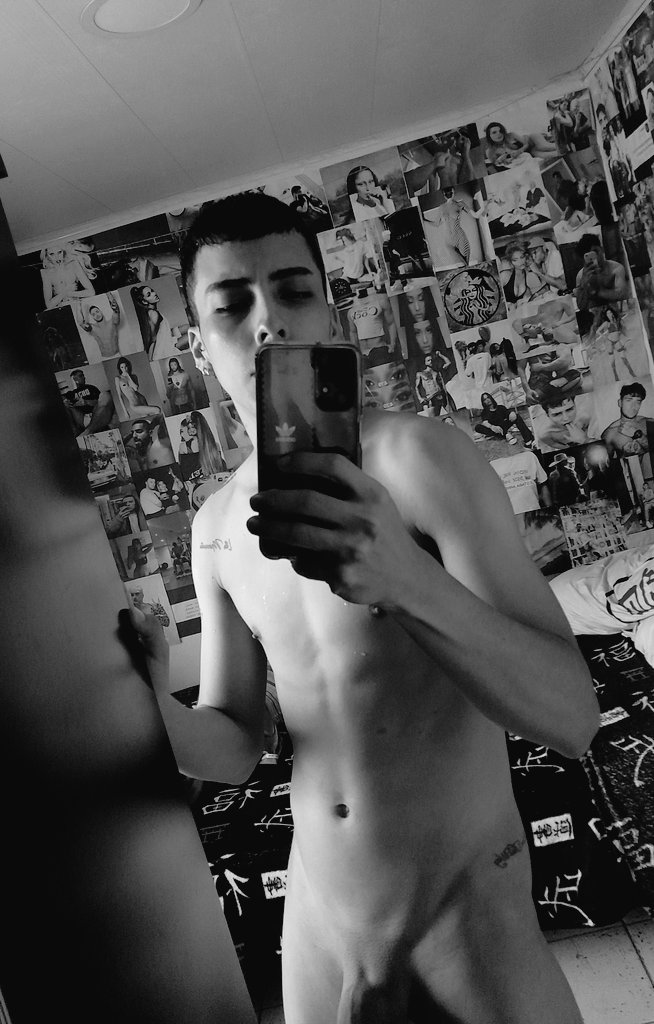 Aaroon1998's tweet photo. Ese besito dámelo abajito 😈🍁🔥 https://t.co/4OZWUA2Sed