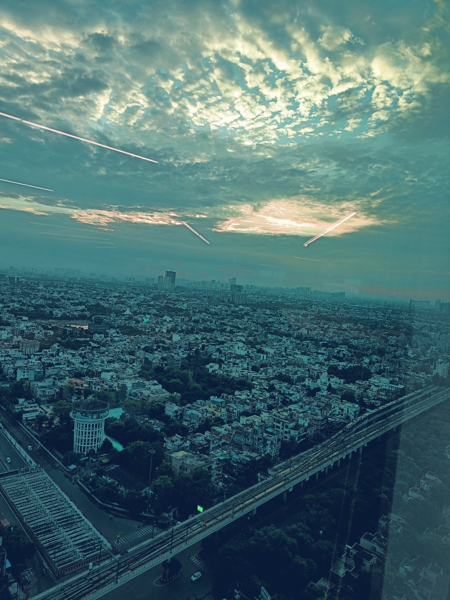 geetika851's tweet photo. Cloudy morning in Noida

#Cloud #sky #BlueSky #Noida #office #nature #NaturePhotography #EarlyMorningShows #earlymorning https://t.co/pTf7yJyFxp