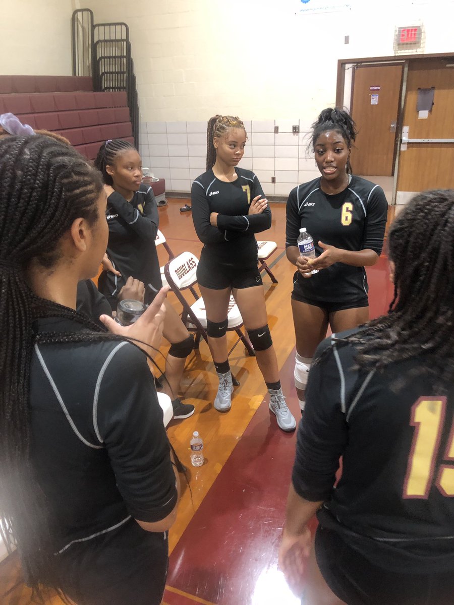 Senior and team captain Charly Manley talking to the team before the match against Crossland. Our Lady Eagles took the win 3 sets to 0! Great serving by the team.