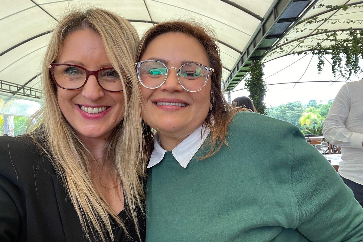 flaviafrei's tweet photo. He tenido además la oportunidad de reencontrarme con abrazos tan deseados, de personas que quiero y que admiro y que me hacen sentir parte de una familia extendida. Gracias queridas amigas @jesi_ortega @analuciabaduy @Mirelle_Mtz #LasAdoro 🙏♥️ https://t.co/yl4OkqH3BJ