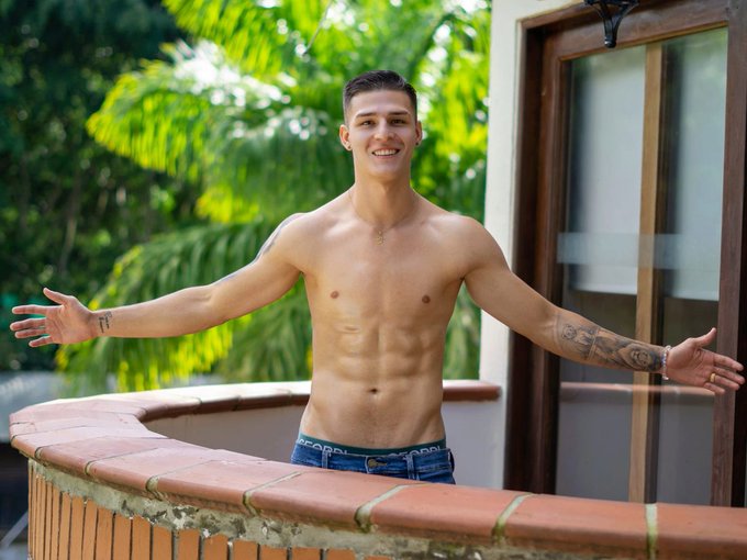 2 pic. Live with Dominick #gay #cams 
??https://t.co/5KK5xTAAxm https://t.co/tEKpTnz7So