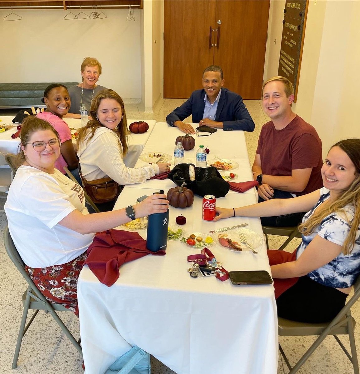 MsidePresident's tweet photo. First year student dinners started tonight. I’ll be spending the next several weeks dining with and learning from members of our freshman class. This significant Morningside tradition lives on… https://t.co/SIzbR6z4Ky