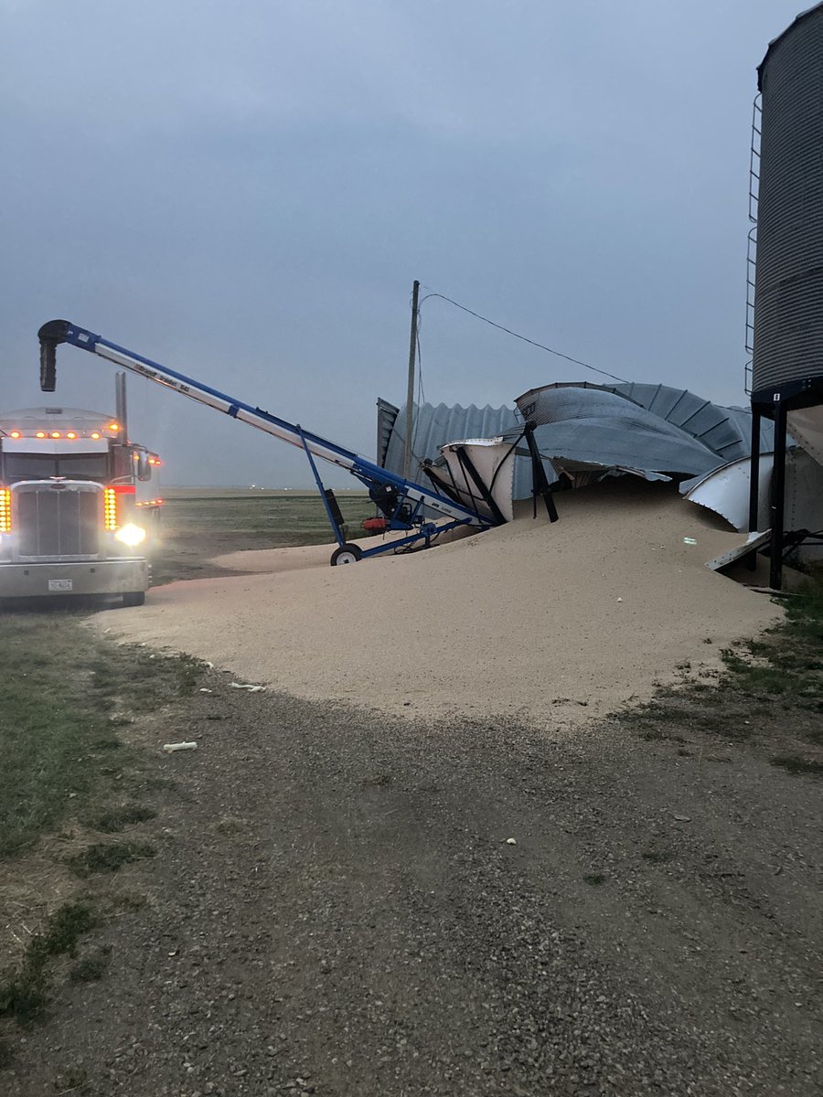 Hey #AgTwitter people. Just a gentle reminder to not stand under the bin while unloading. Just cracked open a full bin to load the super b when she split right down the hopper. Got a few peas in my boots but I’m all good. Guess I’ll get out the grain vac now…