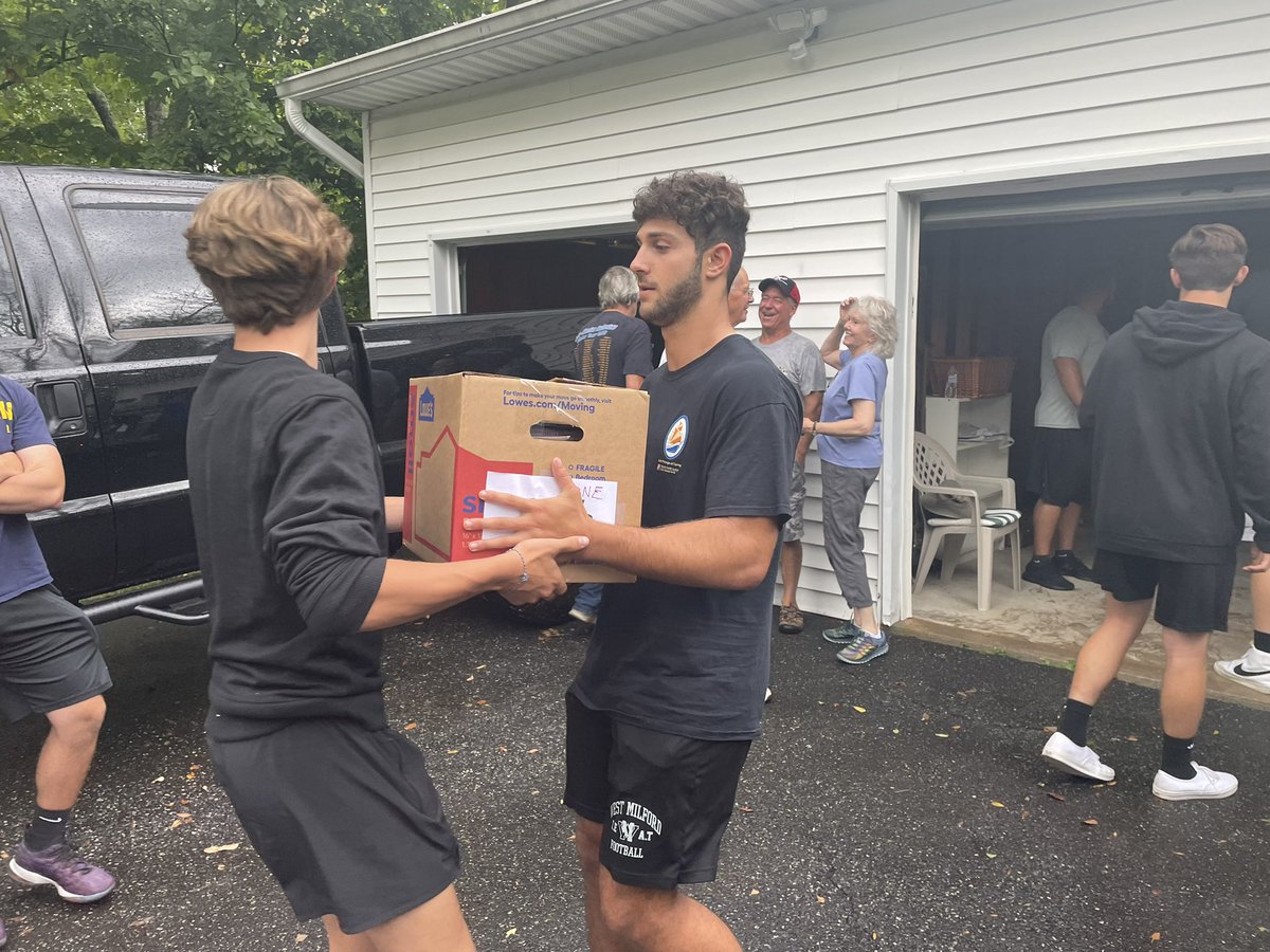 West Milford Football helping our Friends of the West Milford Library!!!  
I.E.A.T.   <a href="/WMAthleticDept/">WMAthletics</a> @WestMilfordSupt <a href="/daniel_novak_WM/">Daniel Novak</a> <a href="/WMTHSPrincipal/">WMTHS Principal</a>