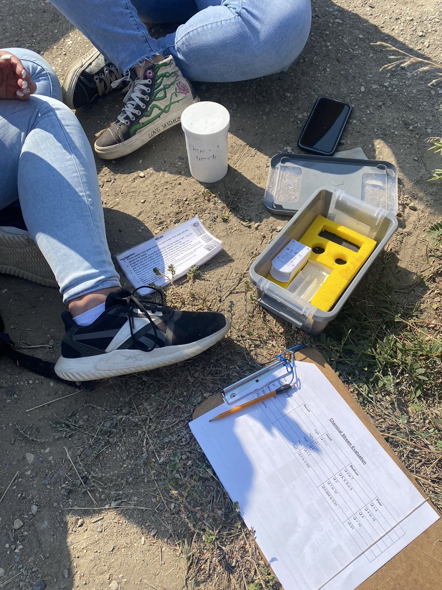 miskasowin askîhk students water testing with @RegPublicSchool outdoor ed. folks. @OutdoorEnviroEd @CampusReginaPub #landbasededucation #WaterisLife