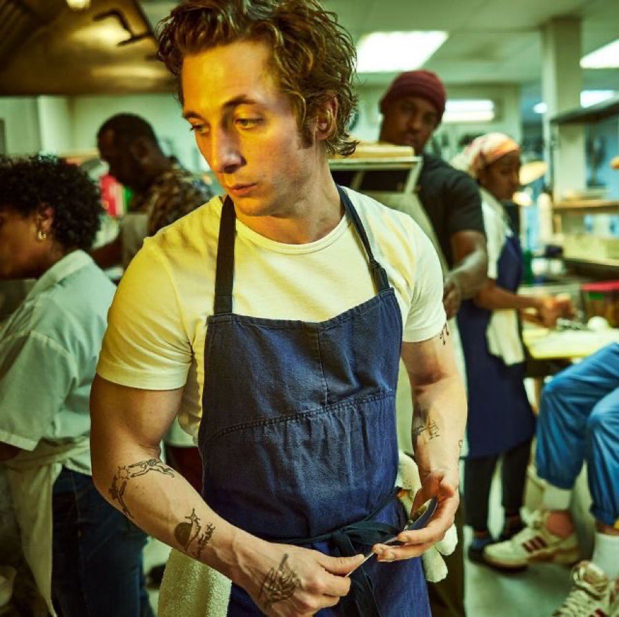 BEXXTRA's tweet photo. me after making a bagel sandwich for breakfast https://t.co/8bR1Eml2D5