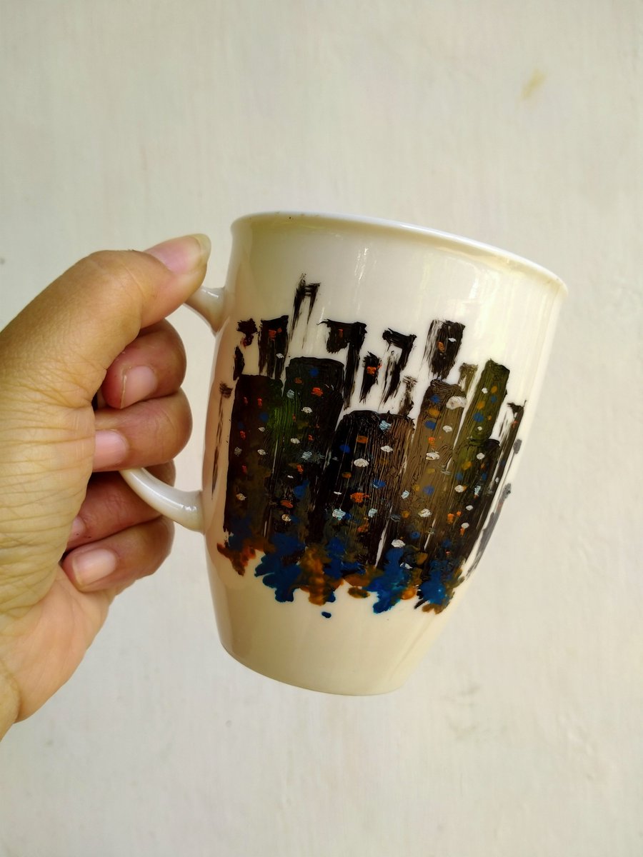 BabyElleph's tweet photo. Coffee or milk?
#handpaintedmug #coffeemug #painting #drawing #artistsontwitter #art https://t.co/NzJEp7XZ3I