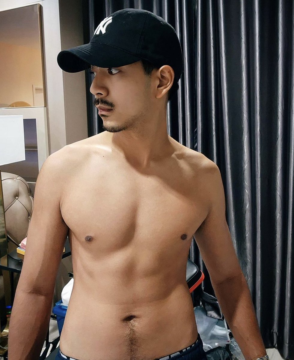 PonThanakornnn's tweet photo. เมื่อก่อนเคยเป็นเสือ 🐯
ช่วงนี้ขาดเหยื่อเลยเป็นหมู 🐷🙈🤣5555 https://t.co/qF9k8UJ9Qp