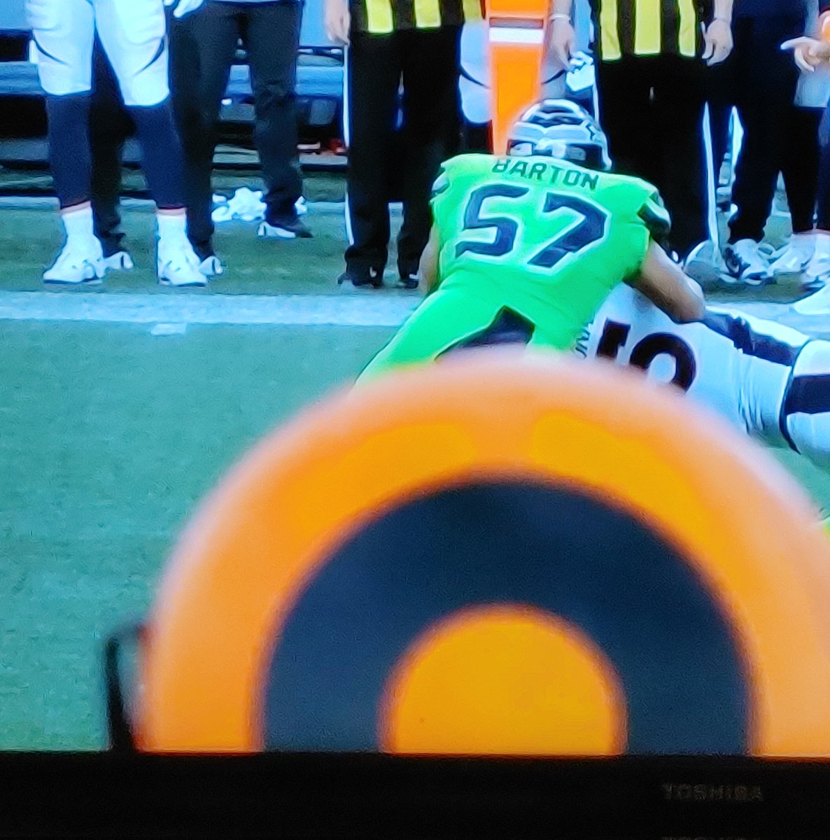 J_ClarkYEG's tweet photo. Lets take another look at it..looks good from this angle
#nfl #MondayNightFootball https://t.co/IGx4sdiTHn