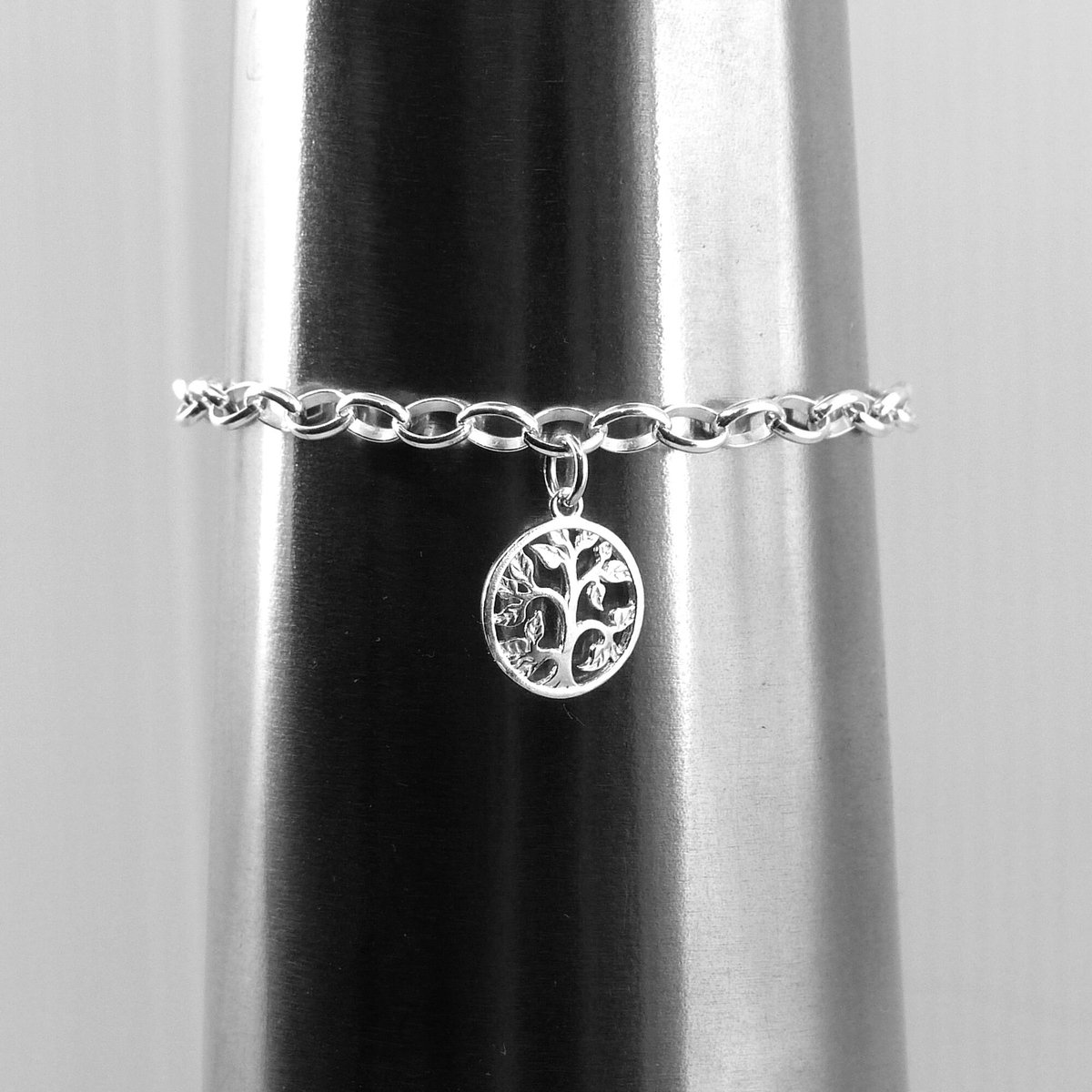 TheStrandline's tweet photo. Silver Tree of Life Bracelet, Tree of Life Gift, Charm Bracelet, Silver Bracelet, 925 Bracelet, Silver Jewellery, Gift for Mum, Sister, Wife https://t.co/rakSq4JWXz #thestrandline #UKGiftAM #UKGiftHour #EarlyBiz #northumberland #TreeBracelet https://t.co/5OHyptbWFf
