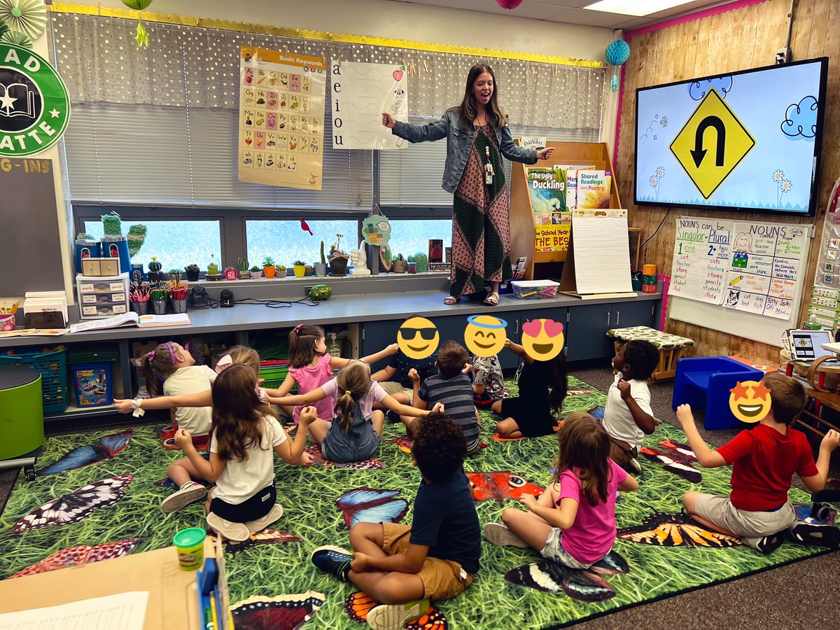MissSelahG's tweet photo. Oh today was so much fun!!! πI got to start taking over part of the classroom. My kiddos made me feel so welcomed. Peep me on the teacher stage stretching them vowel sounds π€ #FA22Interns #fundations https://t.co/CBjxVwfqAq