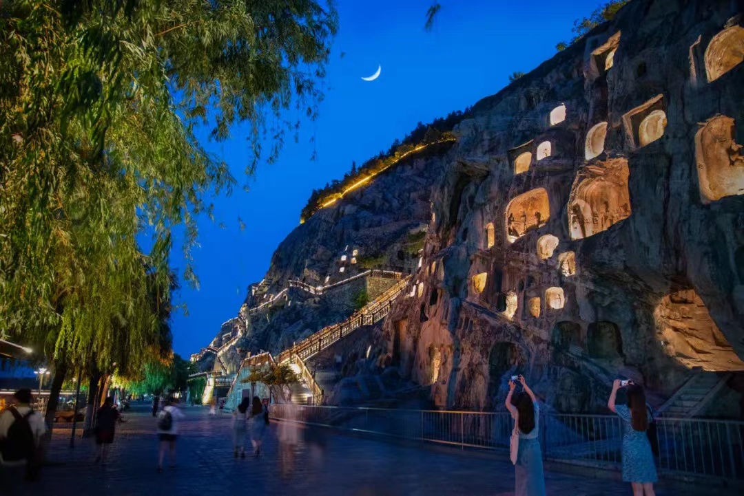 GrottoesLongmen's tweet photo. Autumn in Longmen is the most attractive, because it is beautiful and warm.
Go to an exciting place together, starting from the Longmen Grottoes.
#longmengrottoes #Autumn https://t.co/dxx1aqRk2Y