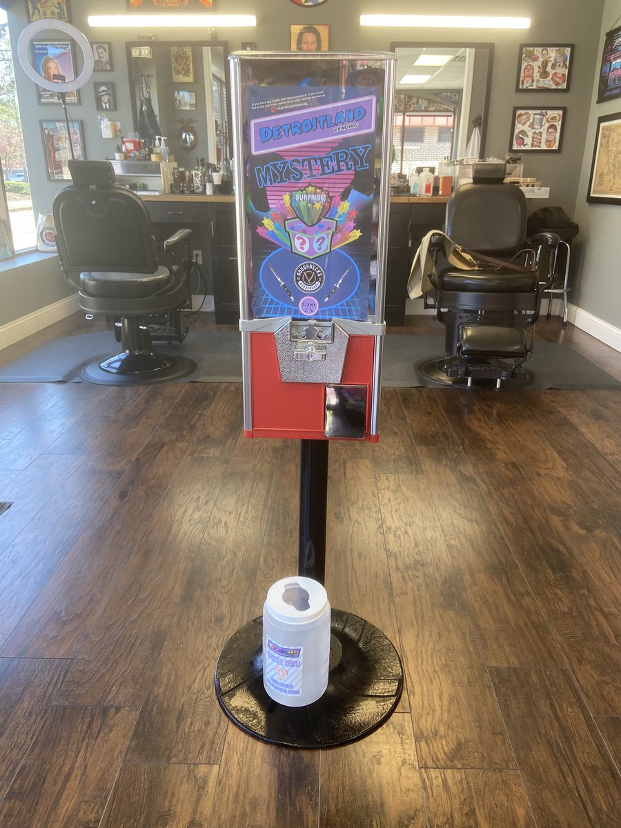 DetroitlandV's tweet photo. Lefty’s Barbershop • Dessert Oasis Coffee Roasters • Roughnecks Barbershop • The Gathering Coffee Co. #detroitlandvending #creativevending #Detroit https://t.co/KpGPFOOmfe