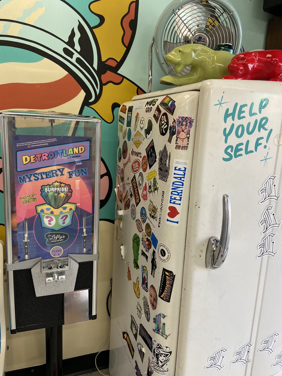 DetroitlandV's tweet photo. Lefty’s Barbershop • Dessert Oasis Coffee Roasters • Roughnecks Barbershop • The Gathering Coffee Co. #detroitlandvending #creativevending #Detroit https://t.co/KpGPFOOmfe