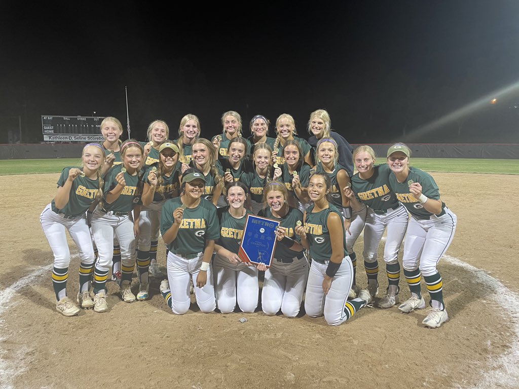 Always staying in the chase. Back to back Metro Champs!! 🐉💚💛 #CLC