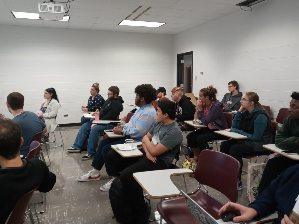 NIUDems's tweet photo. We had a packed house at this week's meeting! Thank you Dr. Linh Nguyen for coming to speak to our group again and talking about your candidacy to be DeKalb County's next Clerk! And thank you to all who came to learn more about Illinois' upcoming midterm elections! https://t.co/jHDgh8EqPo