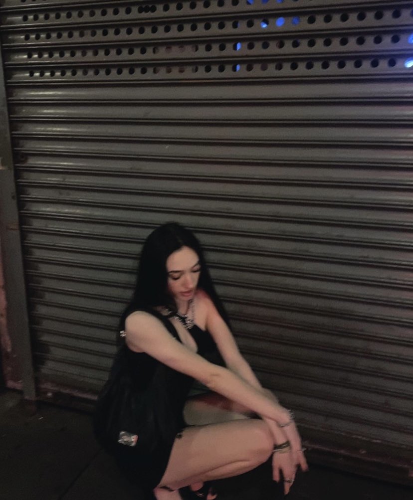 milkaela333's tweet photo. old pics new media 🖤 https://t.co/XVSVktrHA7