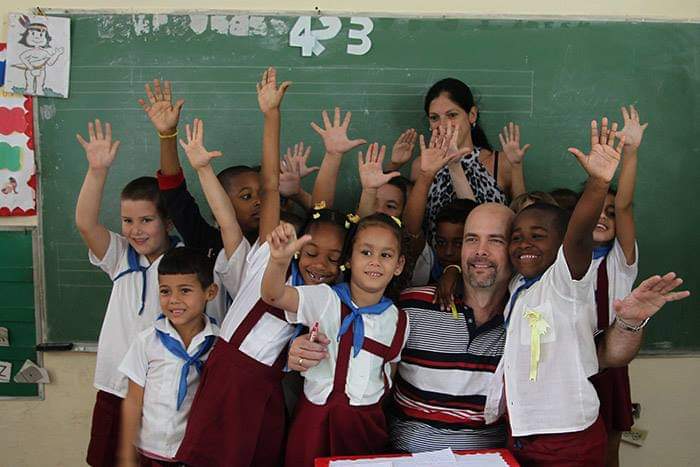 🤚🇨🇺 Un honor para la familia cederista tener a  <a href="/GHNordelo5/">Gerardo Hdez. Nordelo</a> al frente de los #CDRCuba. 

Nosotros también somos esa #Cuba que reclamó el regreso de #LosCinco a su Patria. ¡Y #Volvieron!👇🖼️ #SomosDelBarrio
📸 <a href="/fotoIsmaelito/">Ismael Francisco </a>